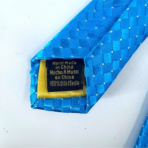 Donald Trump Silk Signature Collection Luxury Blue Textured Geometric Tie - Picture 5 of 8